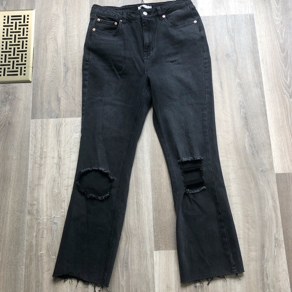 NWT Avec Les Filles Straight Leg Jeans with Ripped Knees & Frayed Raw Hem - Picture 6 of 12